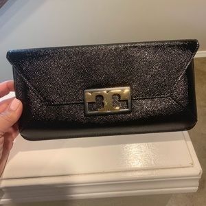 Beautiful Tory Burch envelope clutch